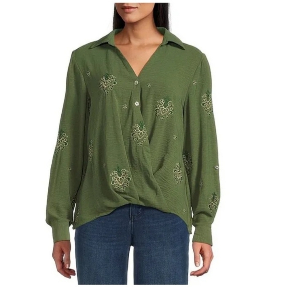 Figueroa & Flower Green Embroidered Spread Collar with Long Roll-Tab Sleeves - Picture 1 of 10